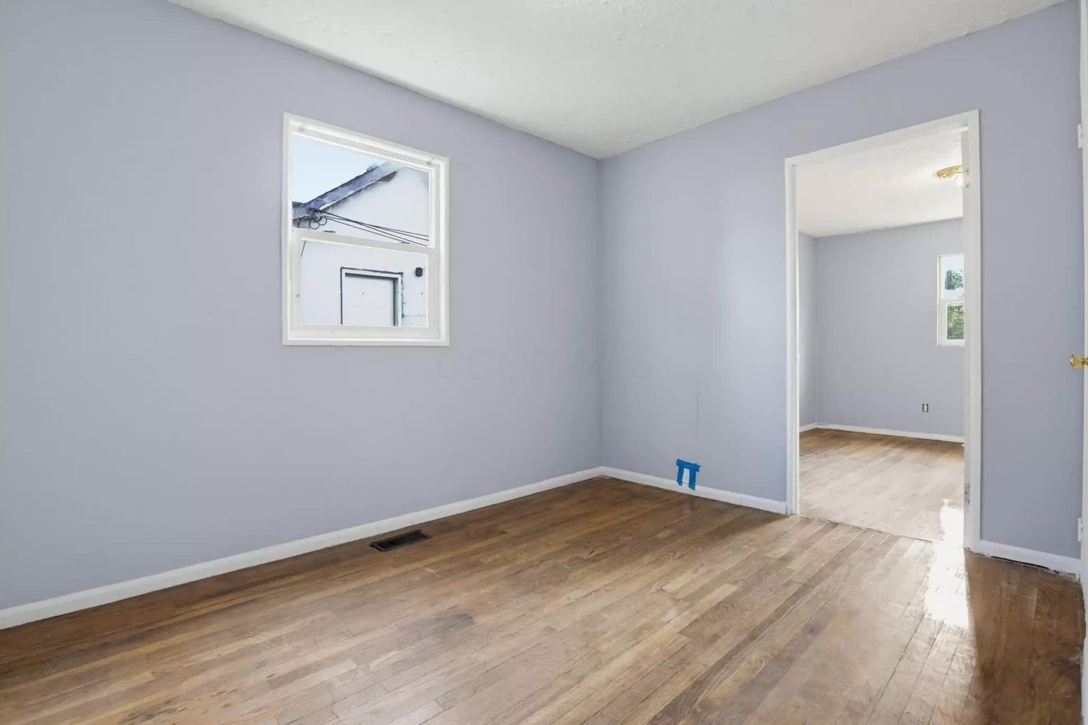 Empty room before virtual staging